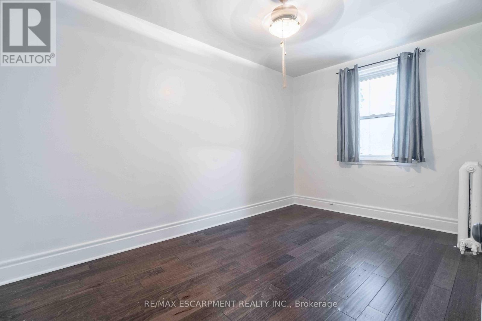 #4 285 KING STREET W - 23