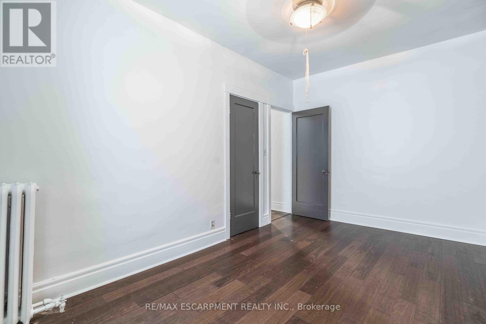 #4 285 KING STREET W - 24