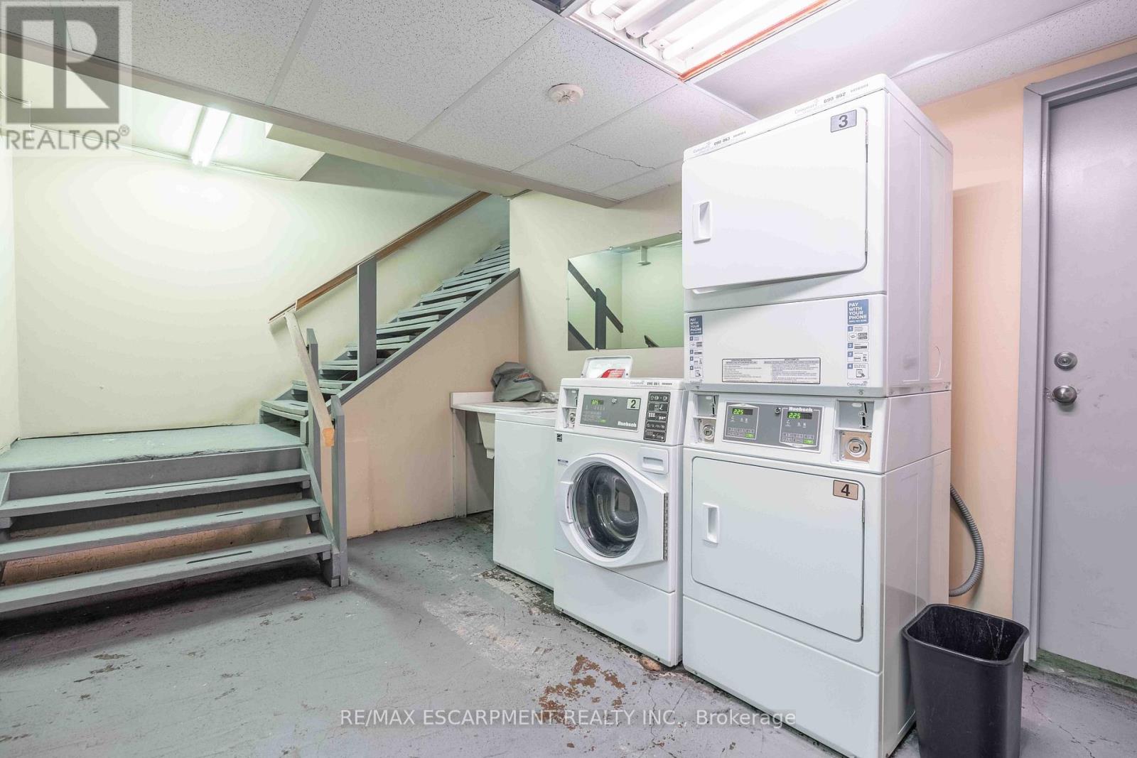 #4 285 KING STREET W - 26