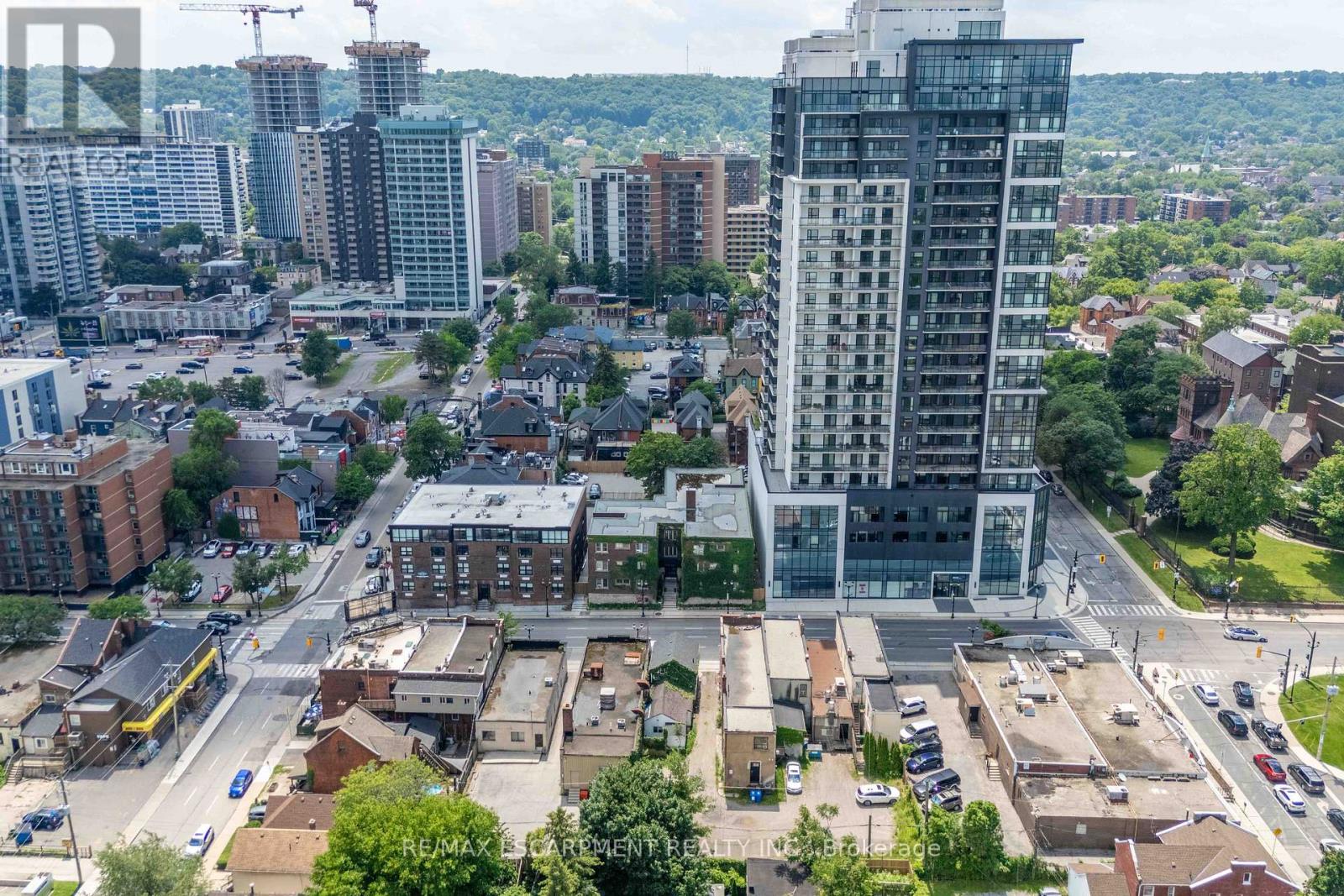 #4 285 KING STREET W - 31