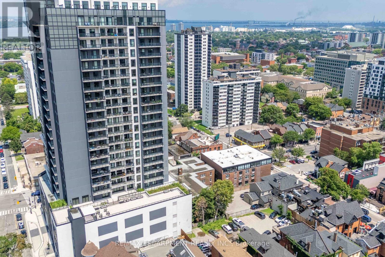 #4 285 KING STREET W - 33
