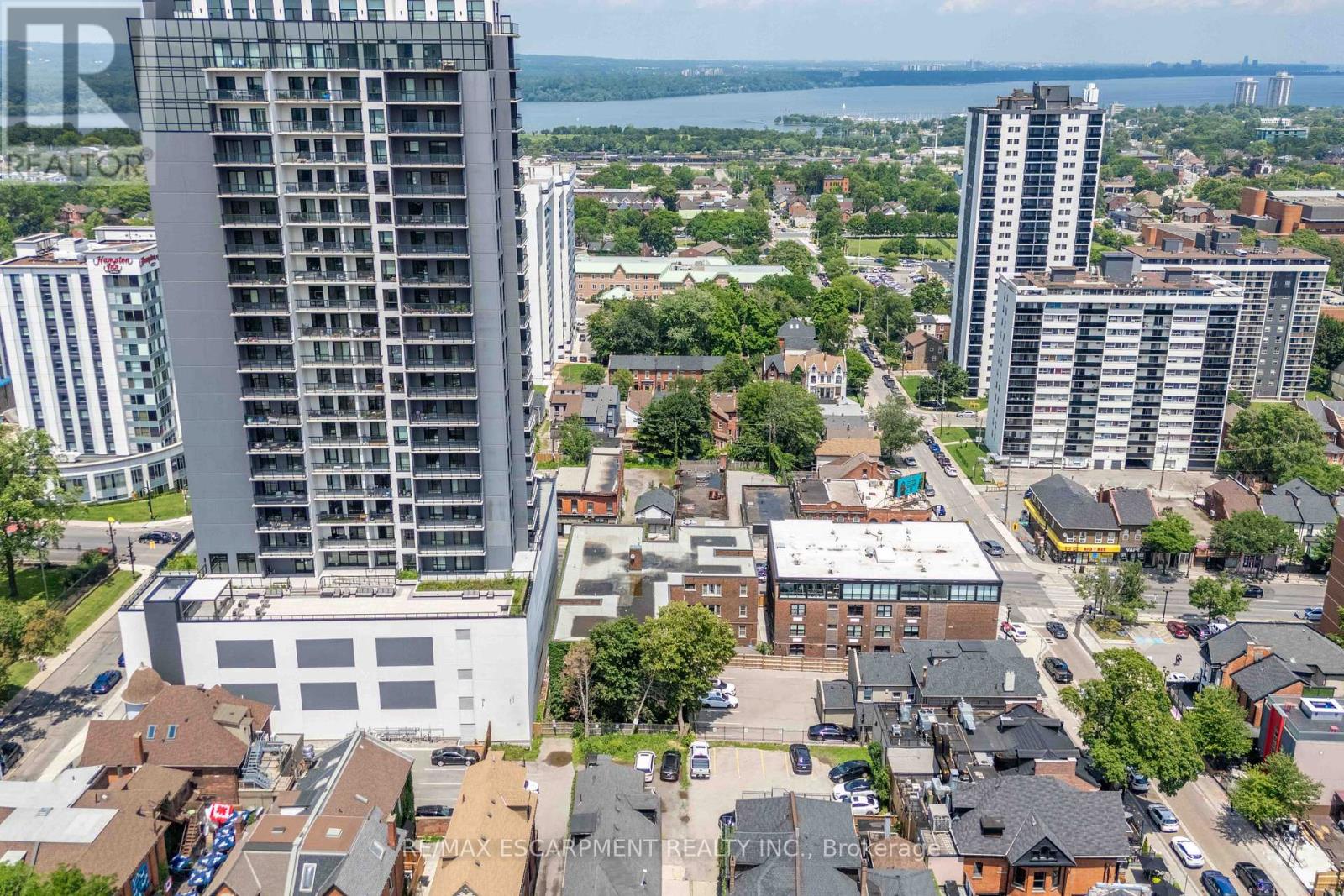 #4 285 KING STREET W - 34