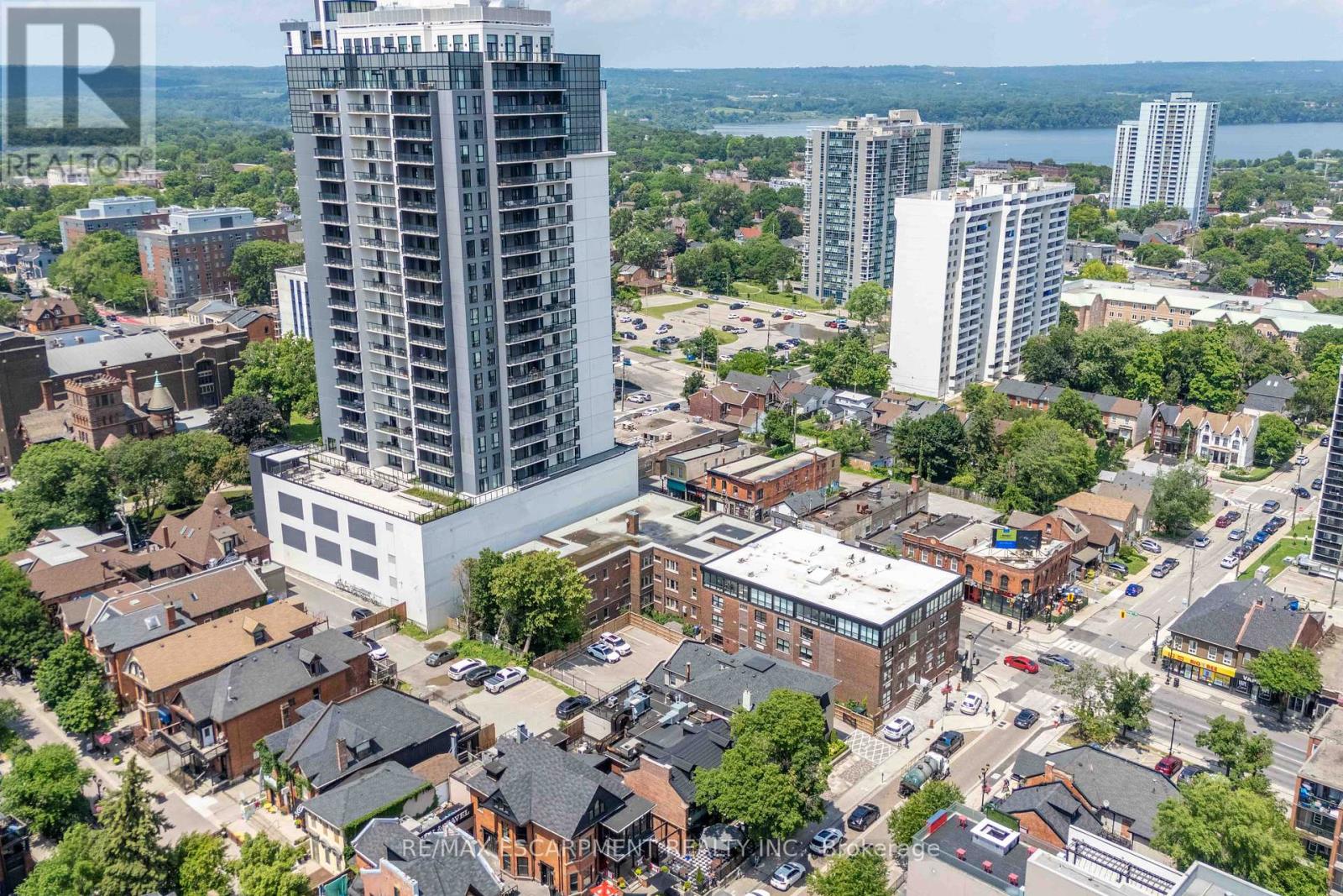 #4 285 KING STREET W - 35