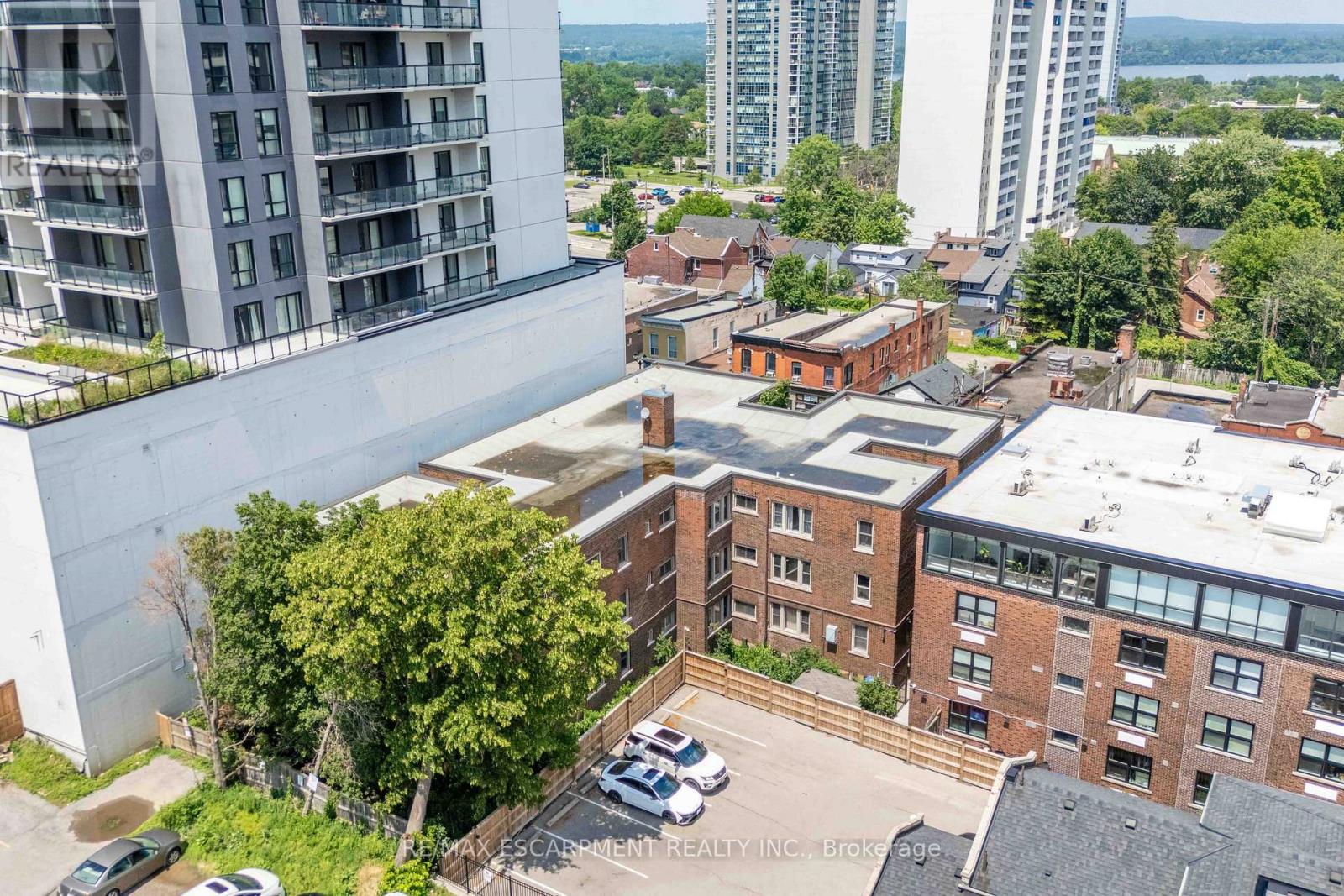 #4 285 KING STREET W - 36