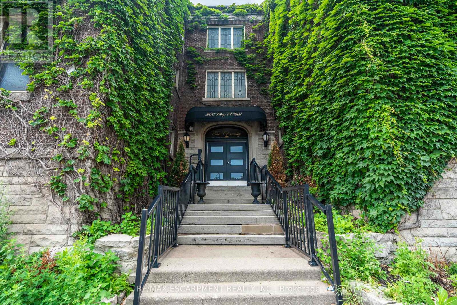 #4 285 KING STREET W - 4