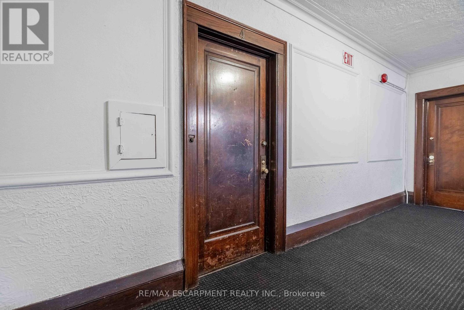 #4 285 KING STREET W - 5