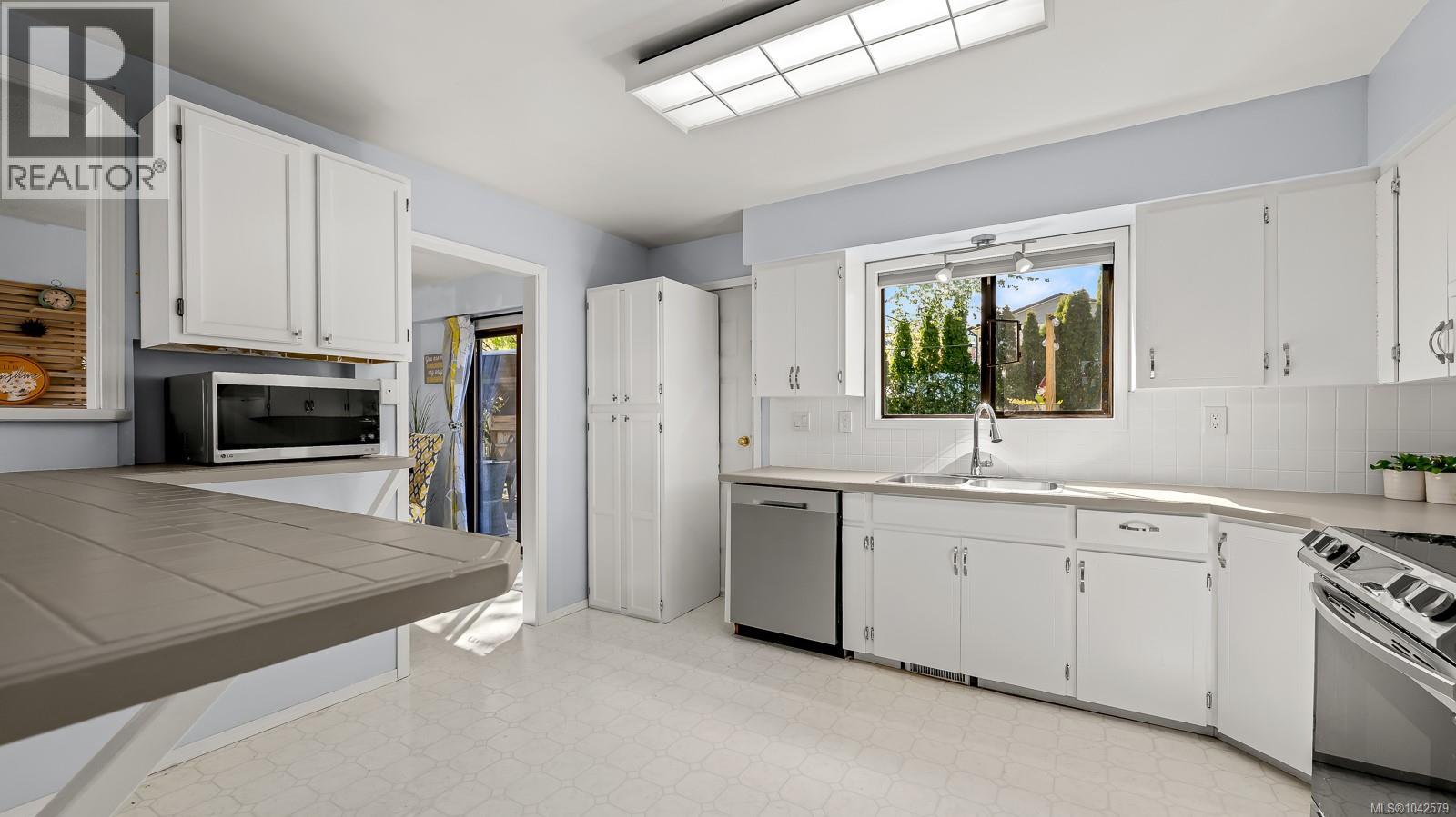 1068 Ruby Rd - 15