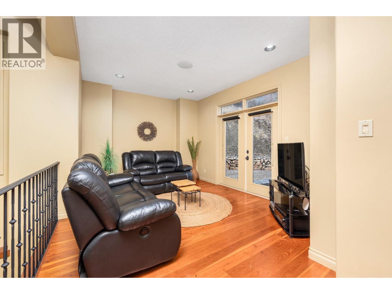 200 Melrose Court - 21