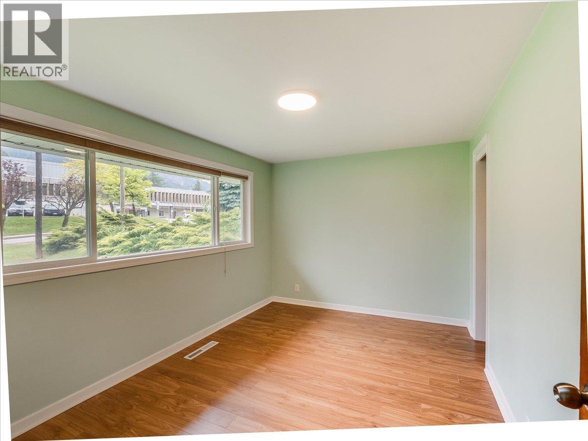 806 10th Street - 12