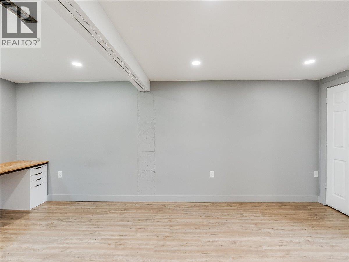 806 10th Street - 23