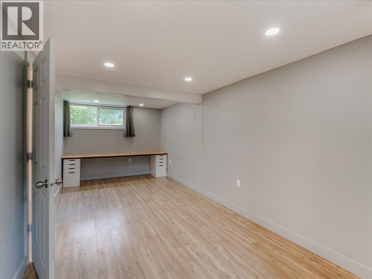 806 10th Street - 27