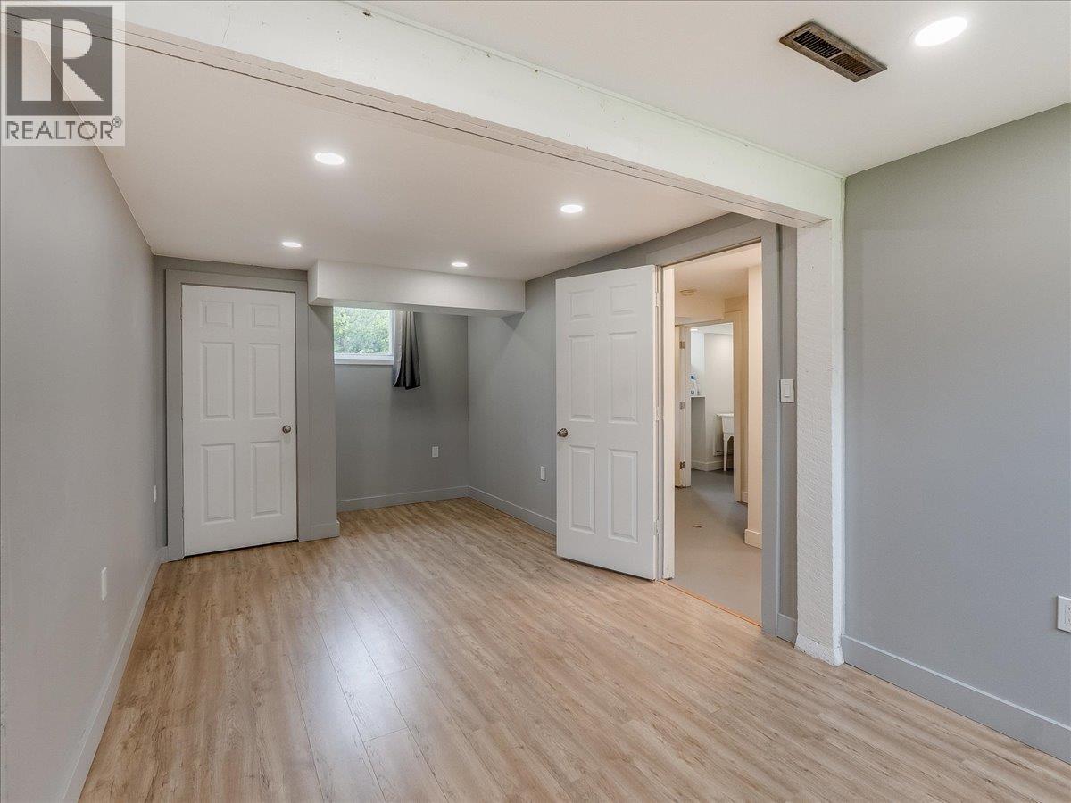 806 10th Street - 28