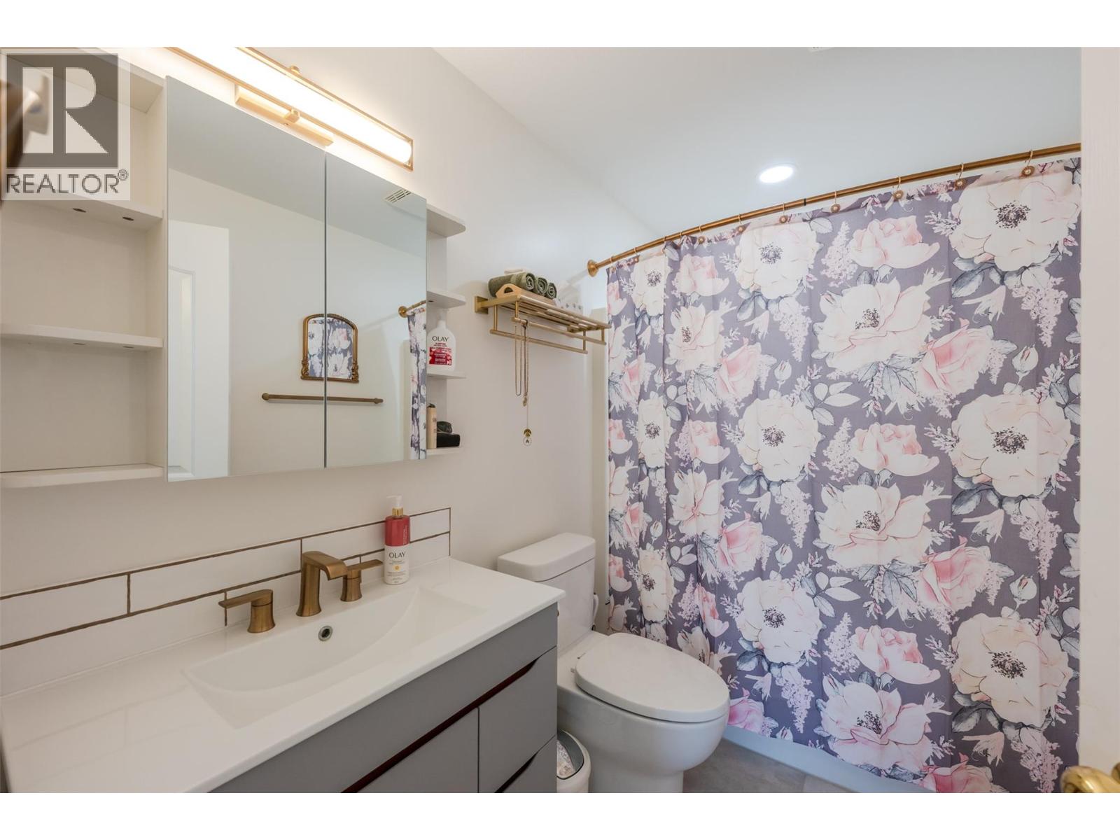 #203 8416 Jubilee Road - 34