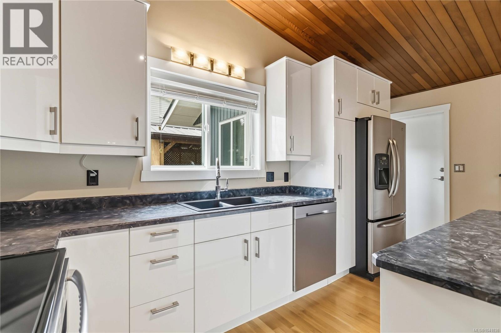 1131 Holly Park Rd, Central Saanich