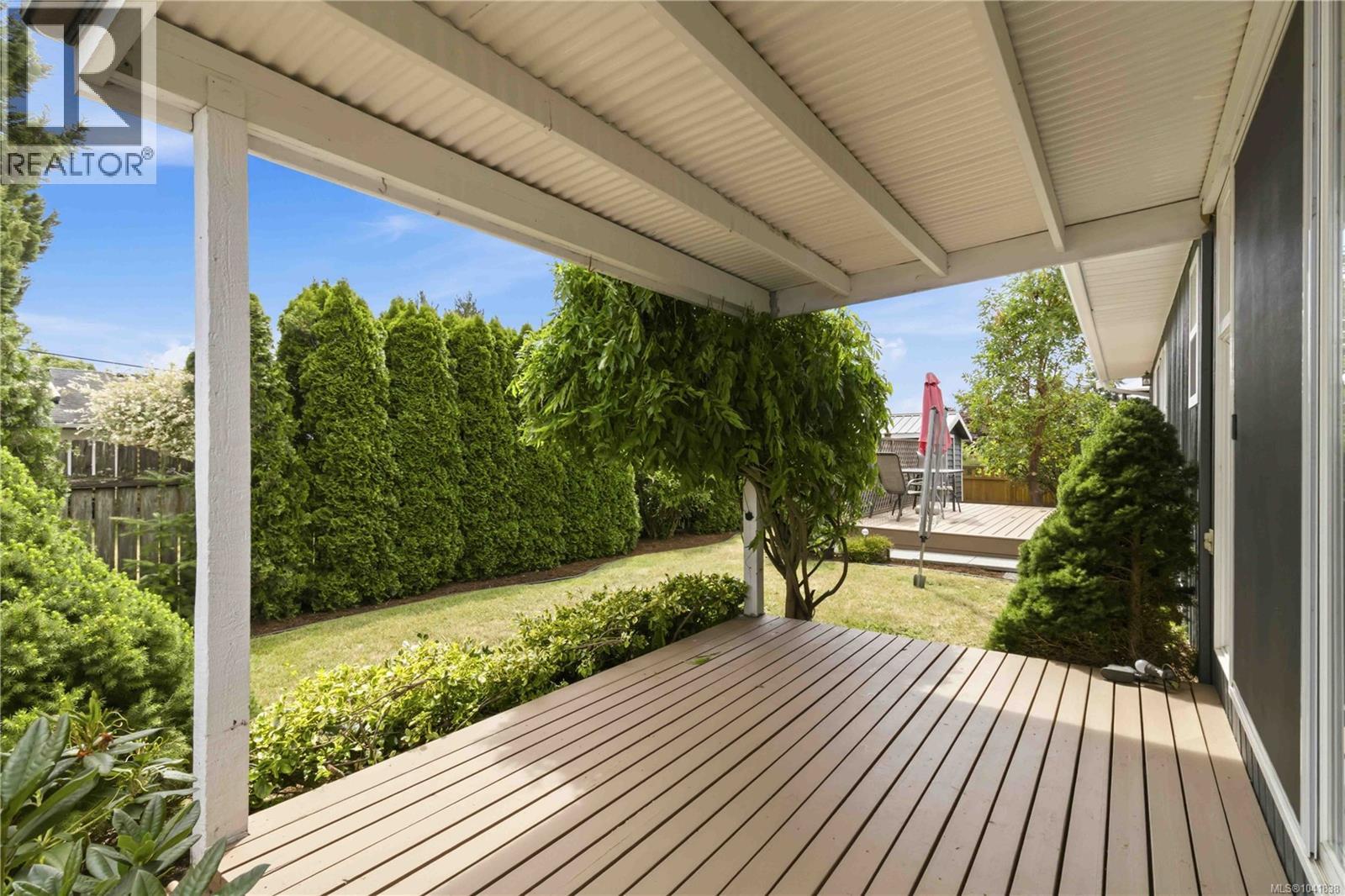 1131 Holly Park Rd, Central Saanich