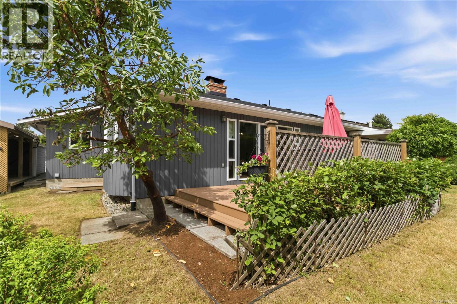 1131 Holly Park Rd, Central Saanich