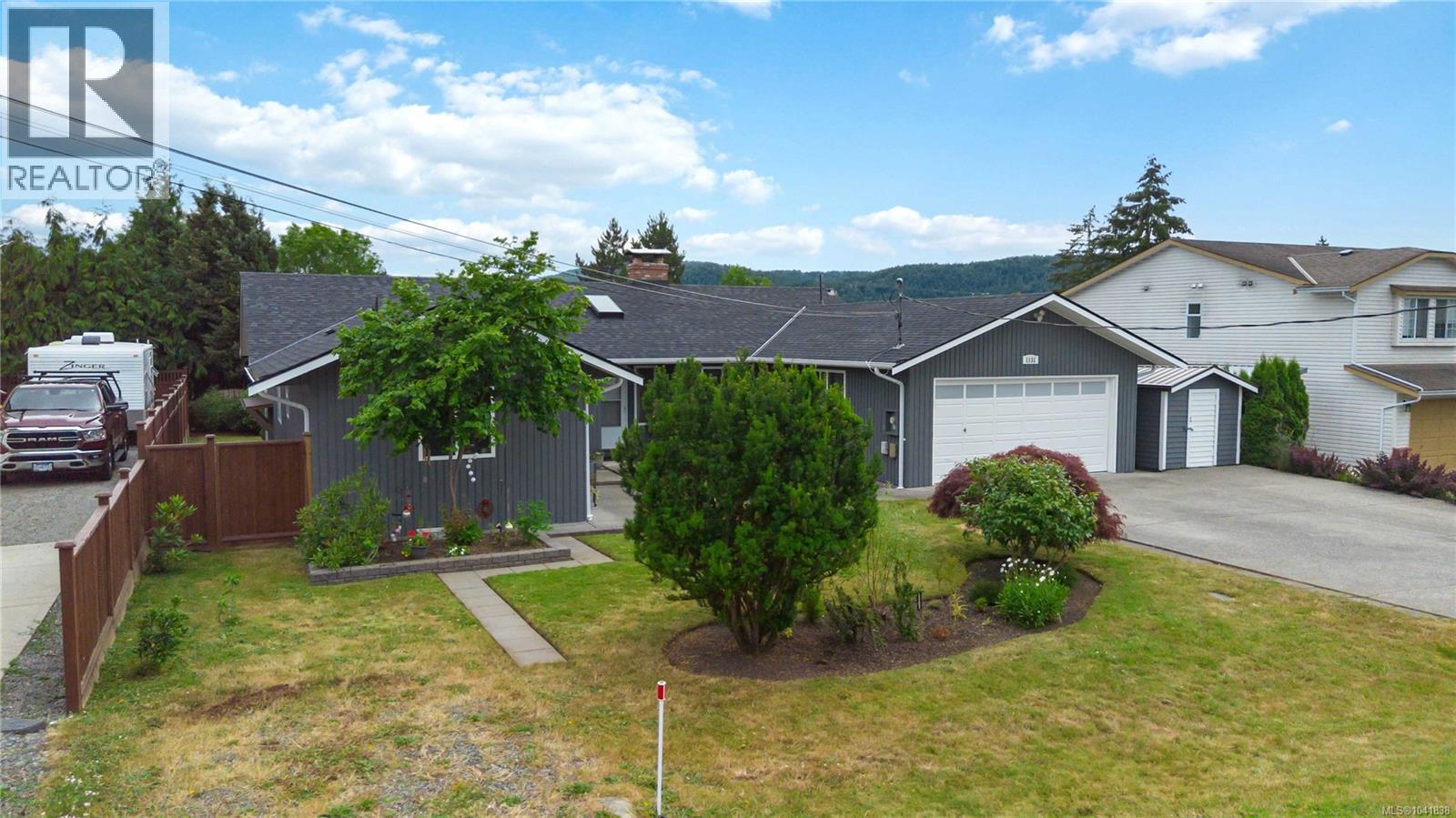 1131 Holly Park Rd, Central Saanich