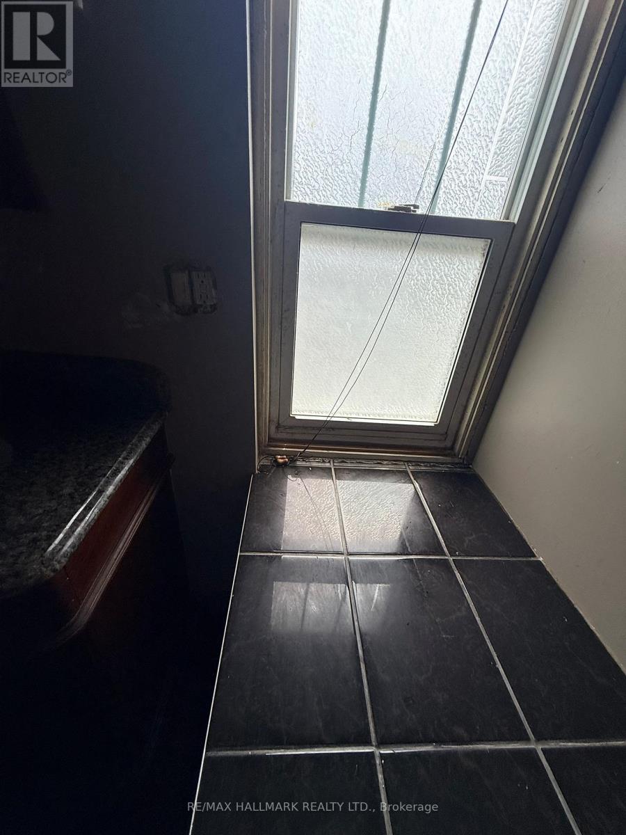 87 GLADSTONE AVENUE - 14