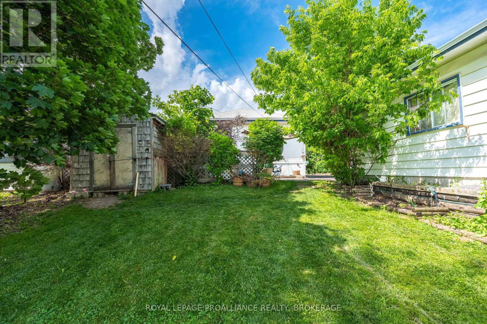 260 ELMWOOD STREET - 37