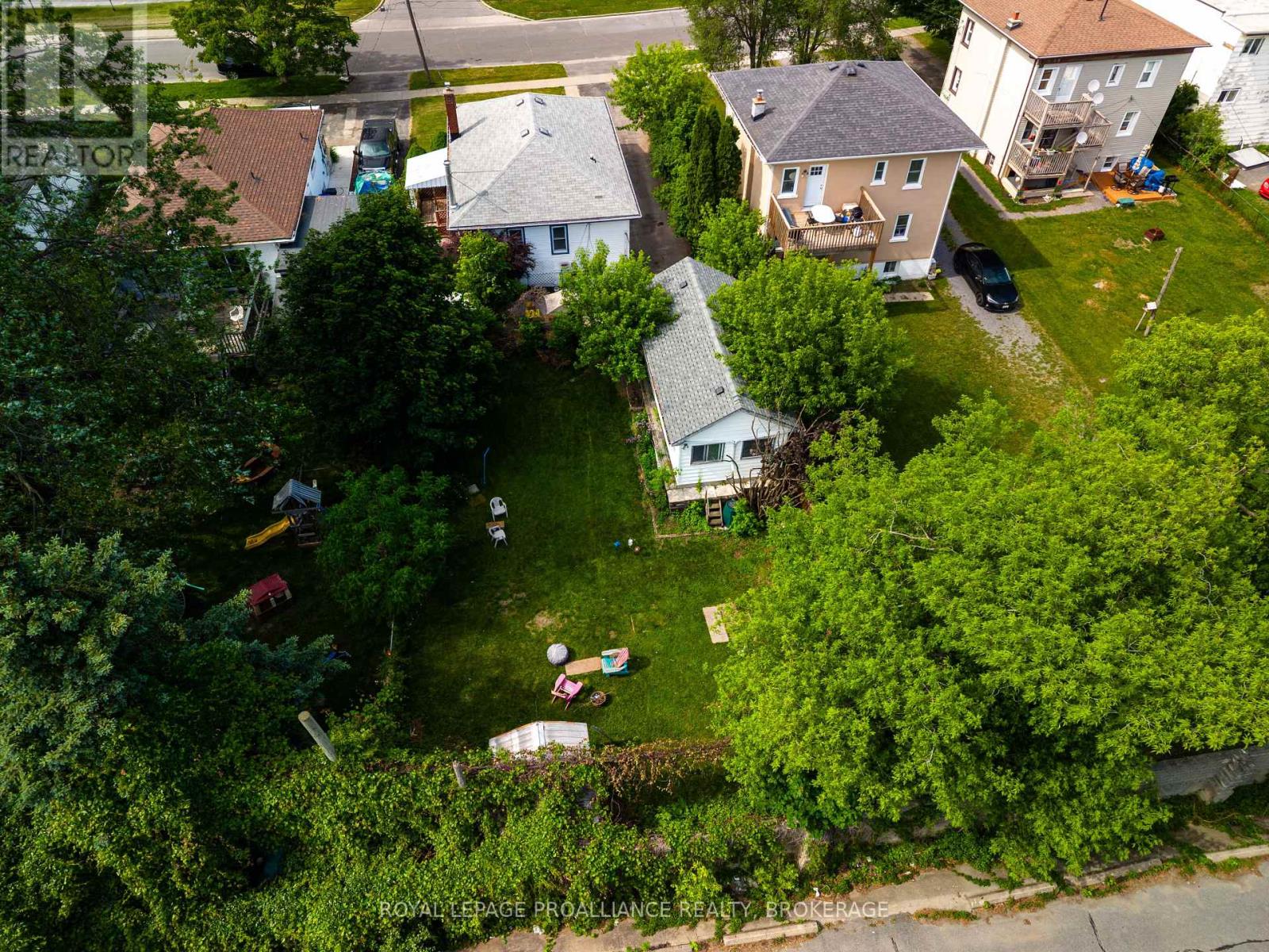 260 ELMWOOD STREET - 40
