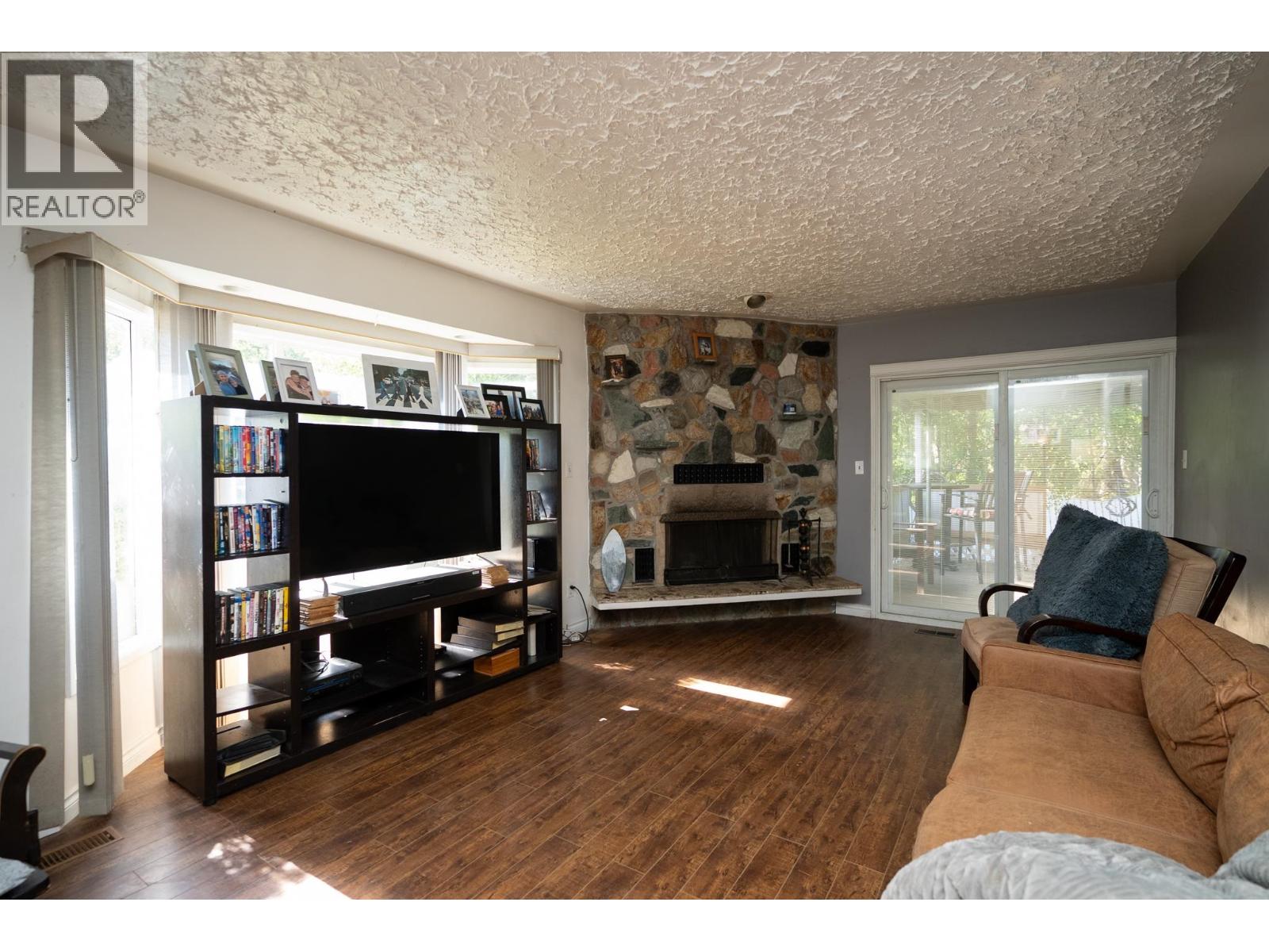 5590 SIMON FRASER AVENUE - 8