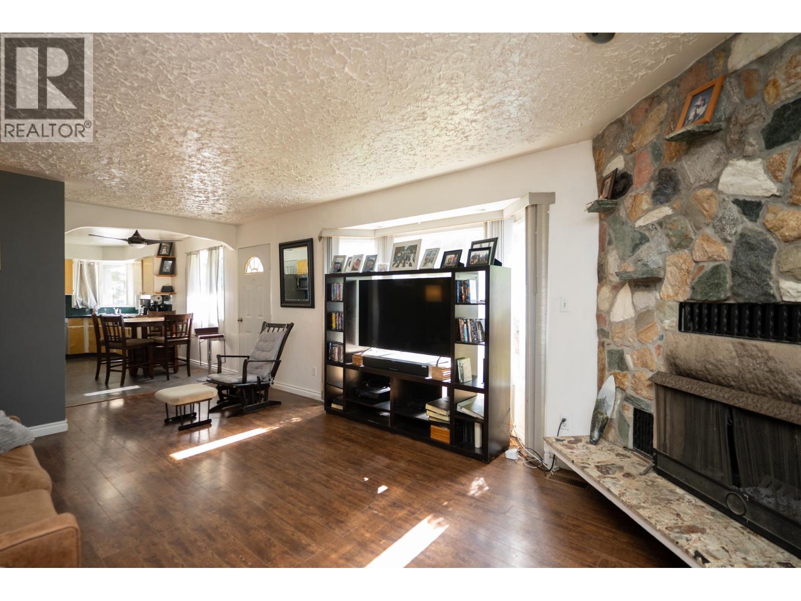 5590 SIMON FRASER AVENUE - 9