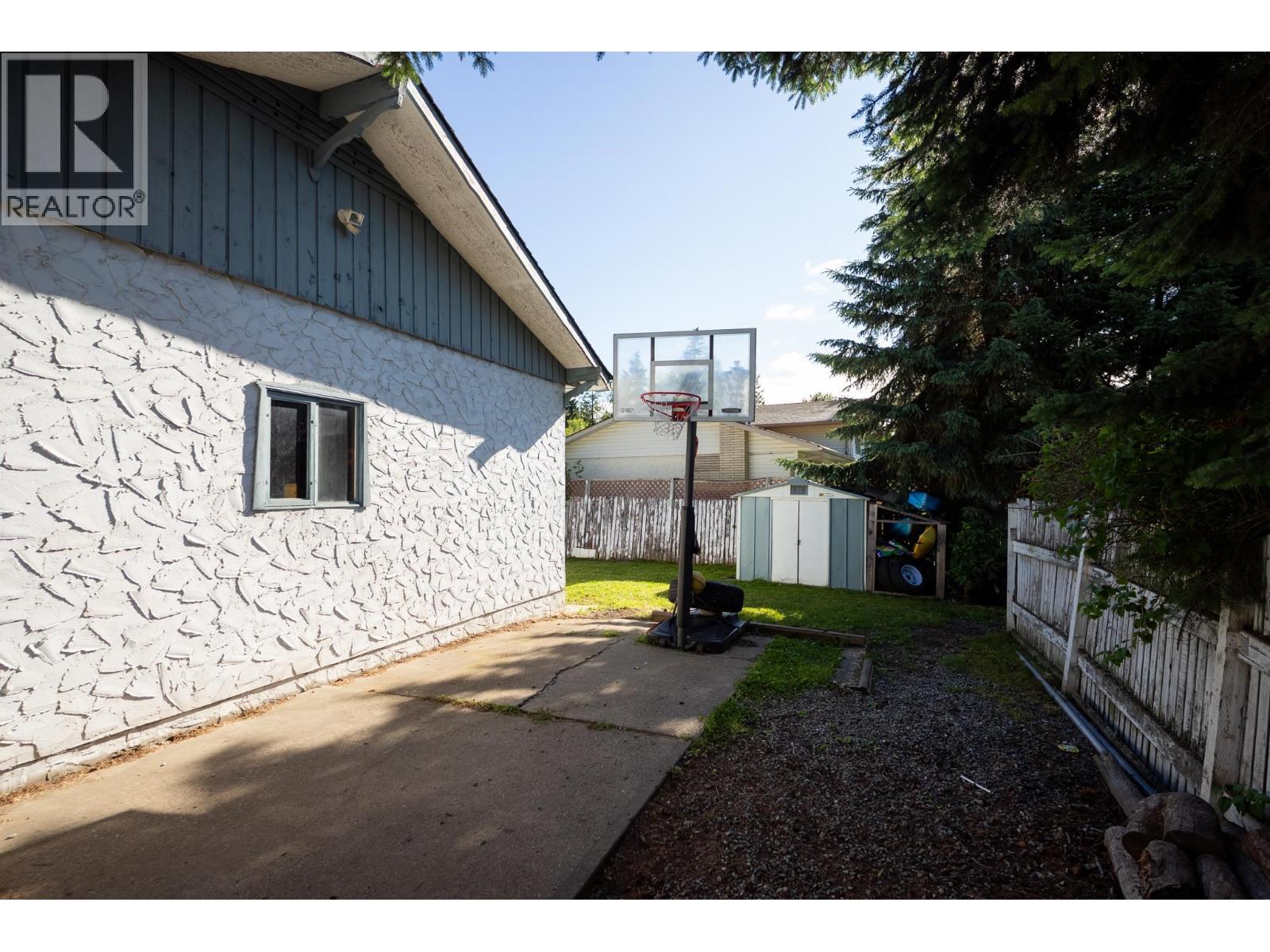 5590 SIMON FRASER AVENUE - 36
