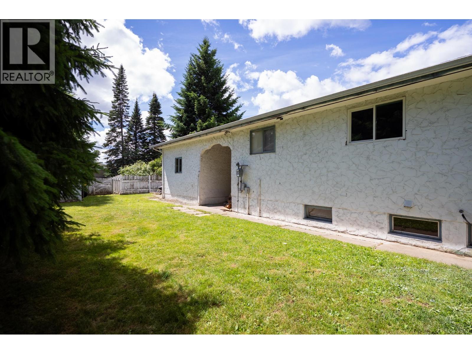 5590 SIMON FRASER AVENUE - 33