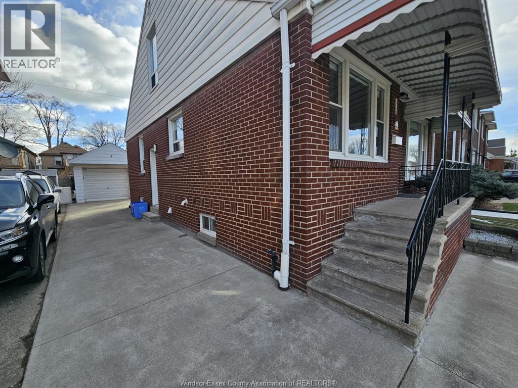336 PARTINGTON AVENUE, Windsor — photo 2