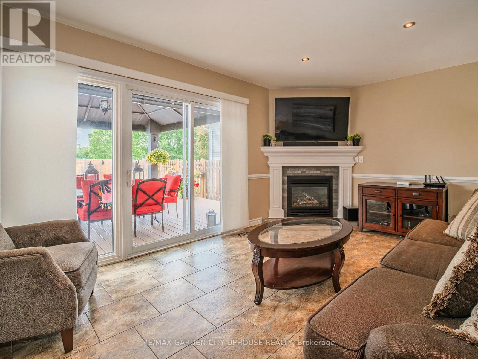12 FOXHILL CRESCENT - 14