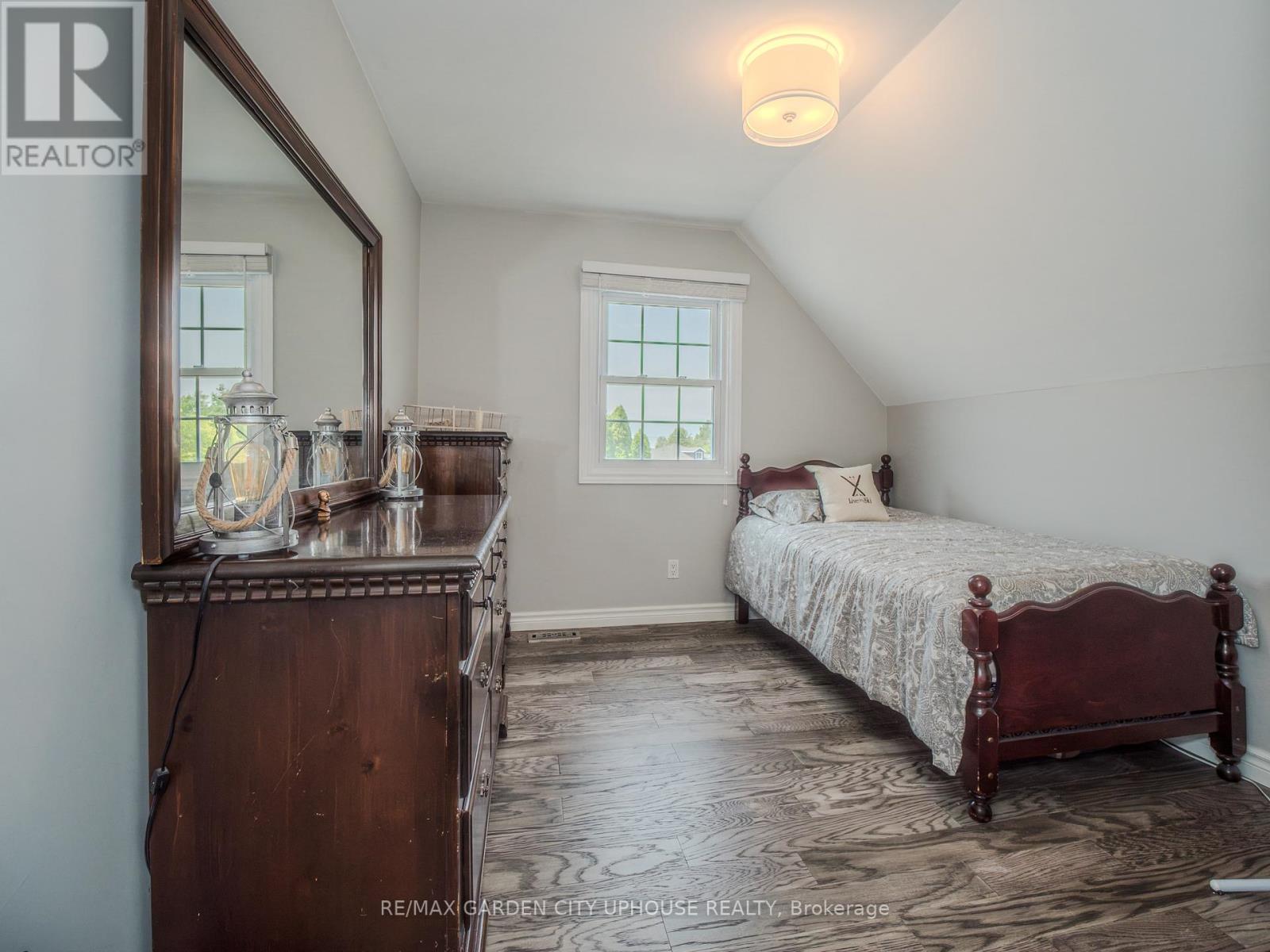 12 FOXHILL CRESCENT - 15