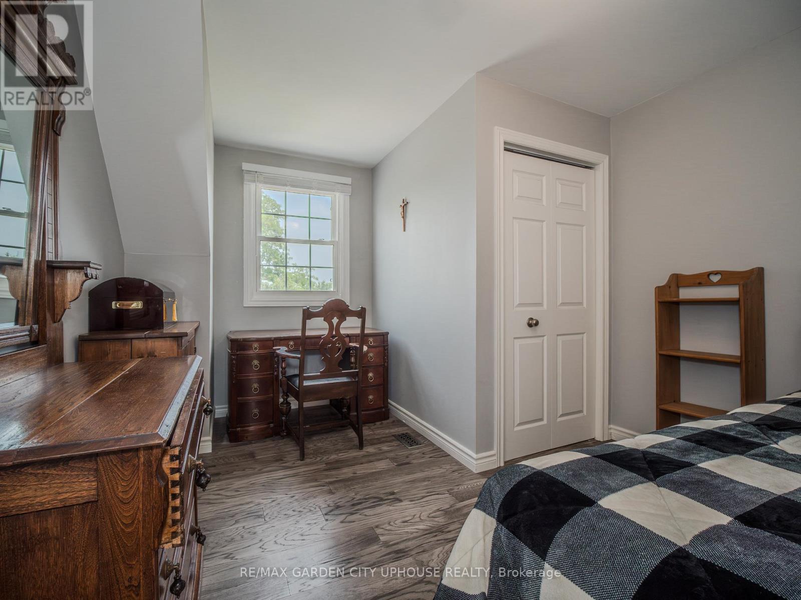 12 FOXHILL CRESCENT - 18