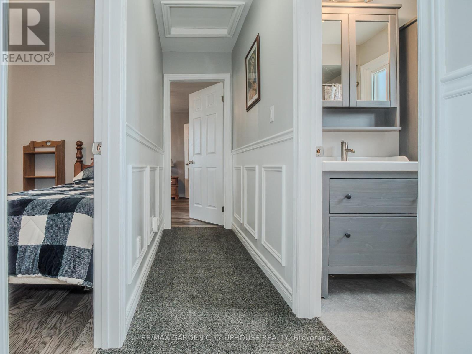 12 FOXHILL CRESCENT - 19