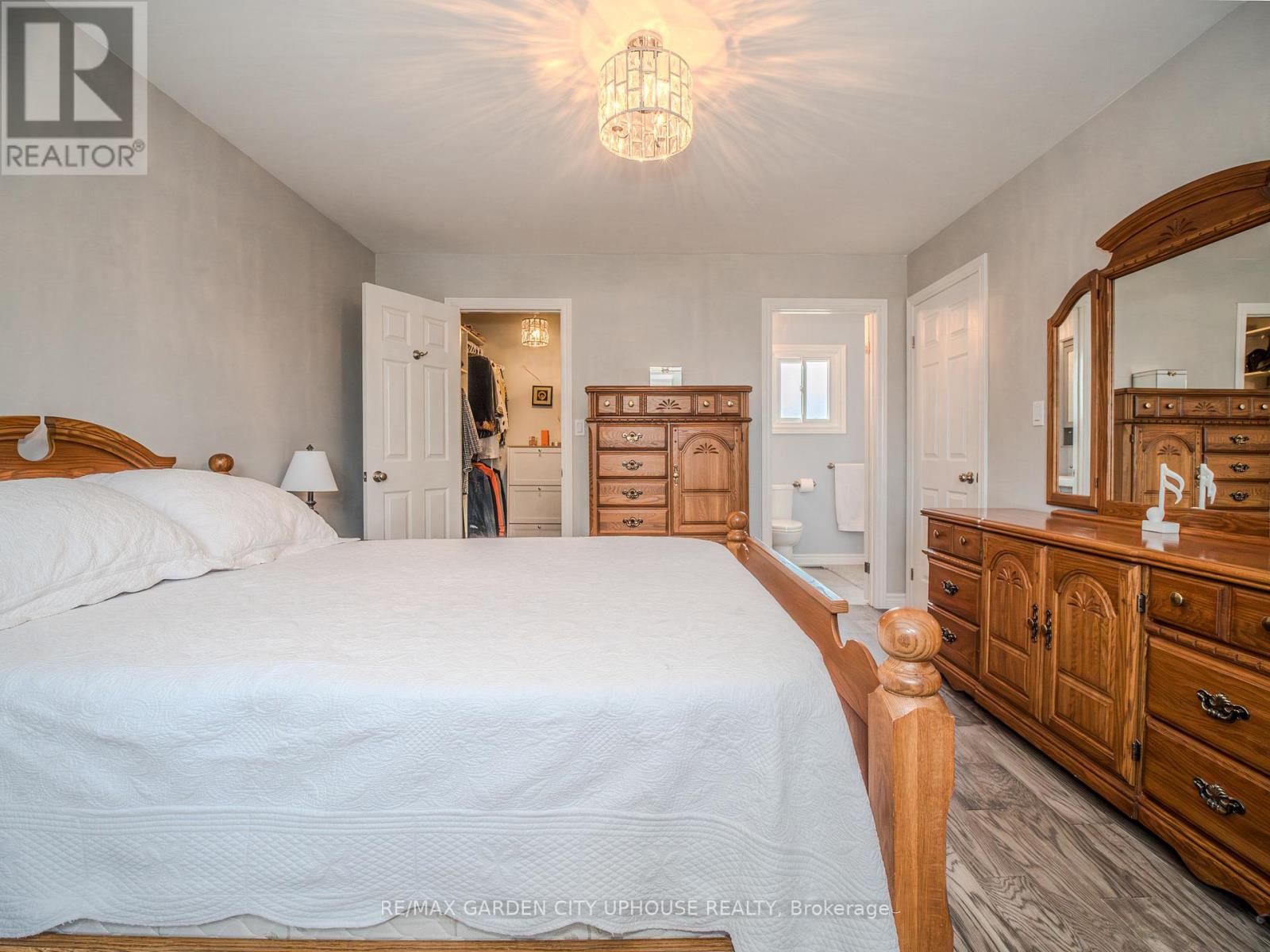 12 FOXHILL CRESCENT - 22