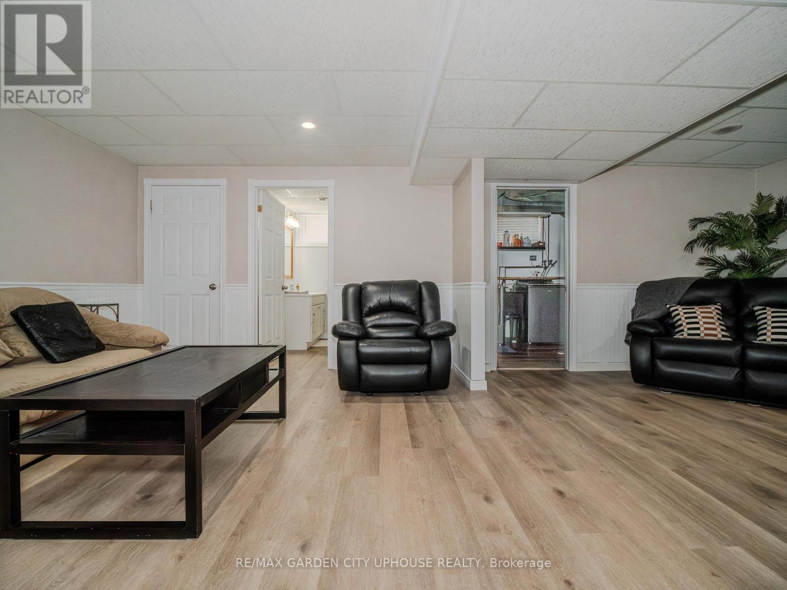 12 FOXHILL CRESCENT - 25