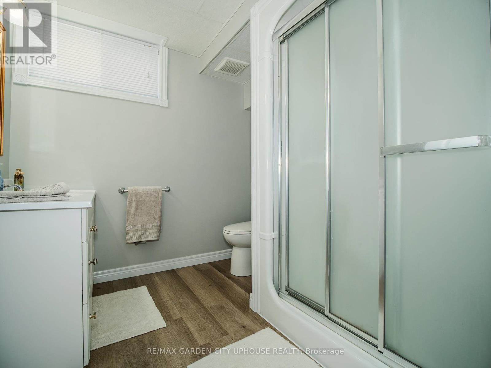 12 FOXHILL CRESCENT - 27