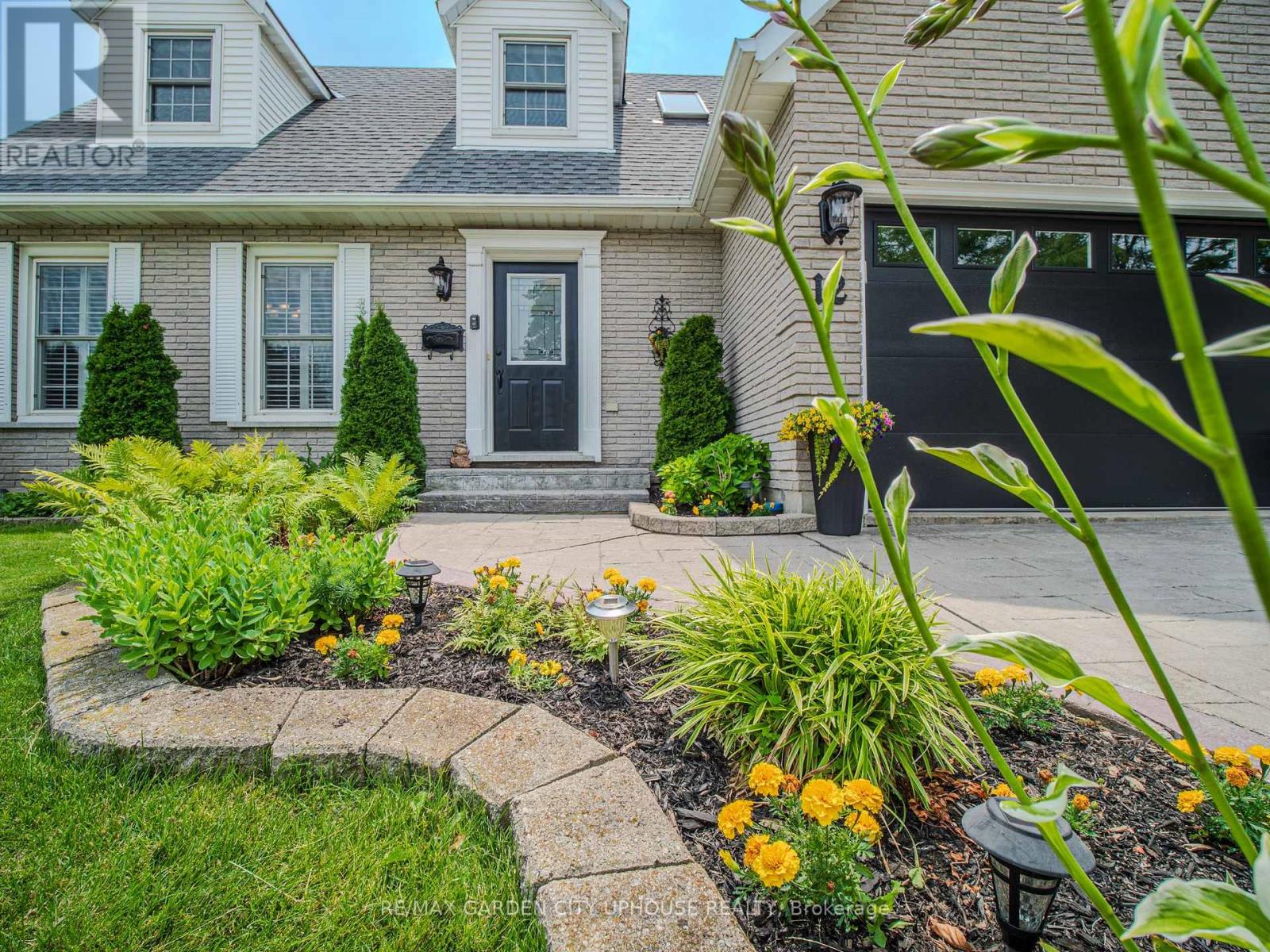 12 FOXHILL CRESCENT - 3