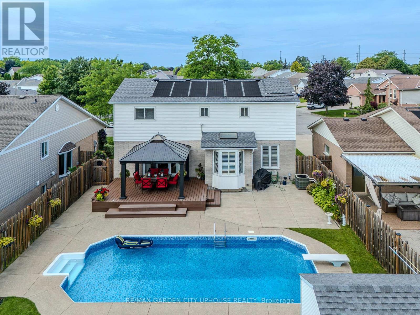 12 FOXHILL CRESCENT - 31
