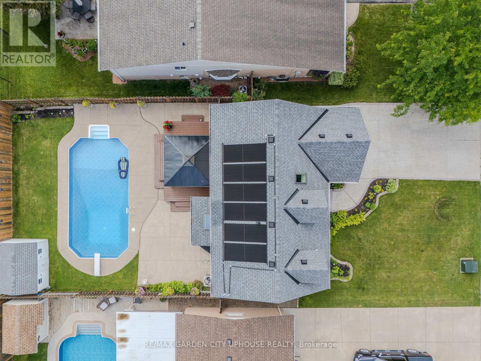 12 FOXHILL CRESCENT - 33