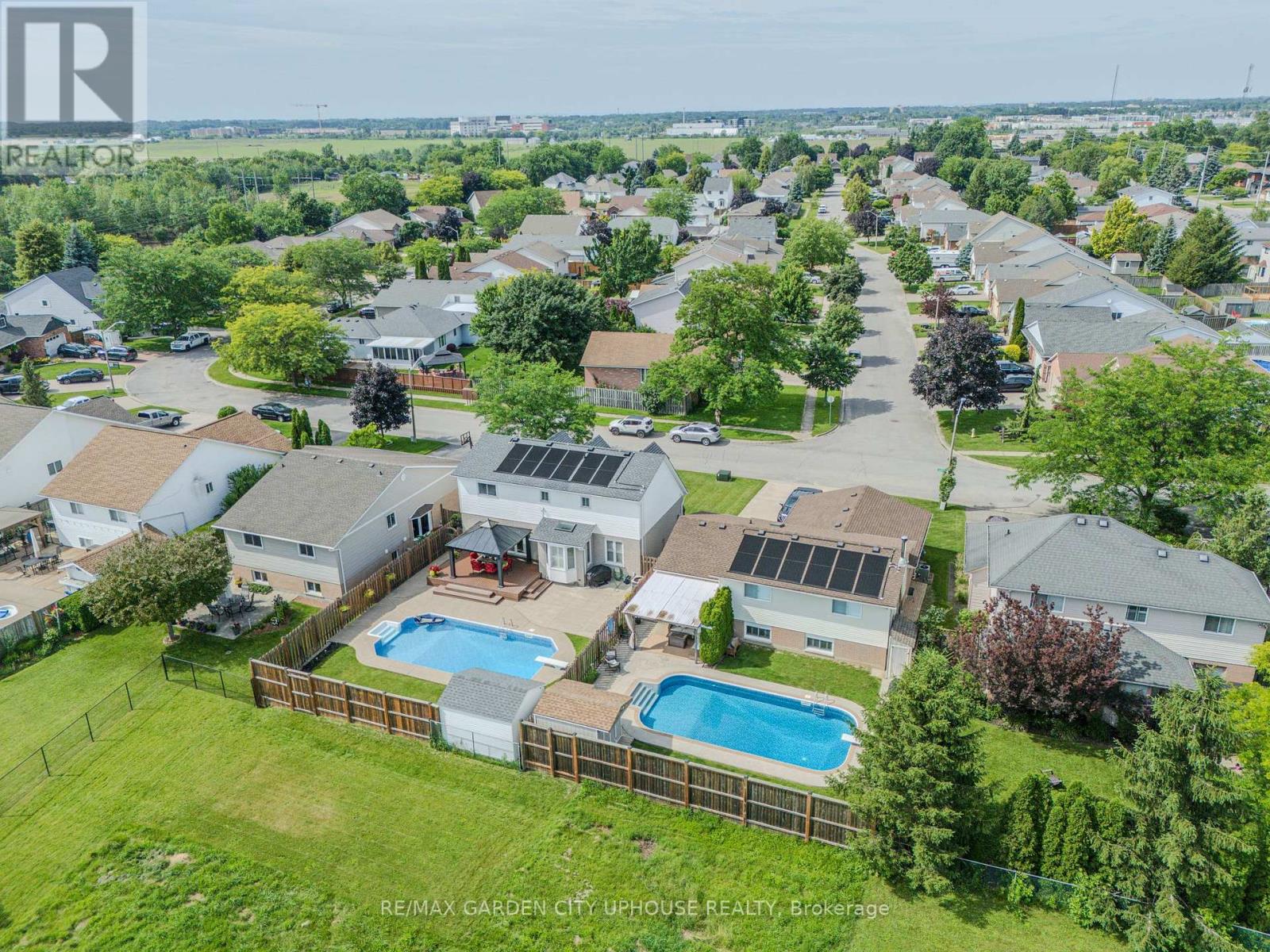 12 FOXHILL CRESCENT - 34