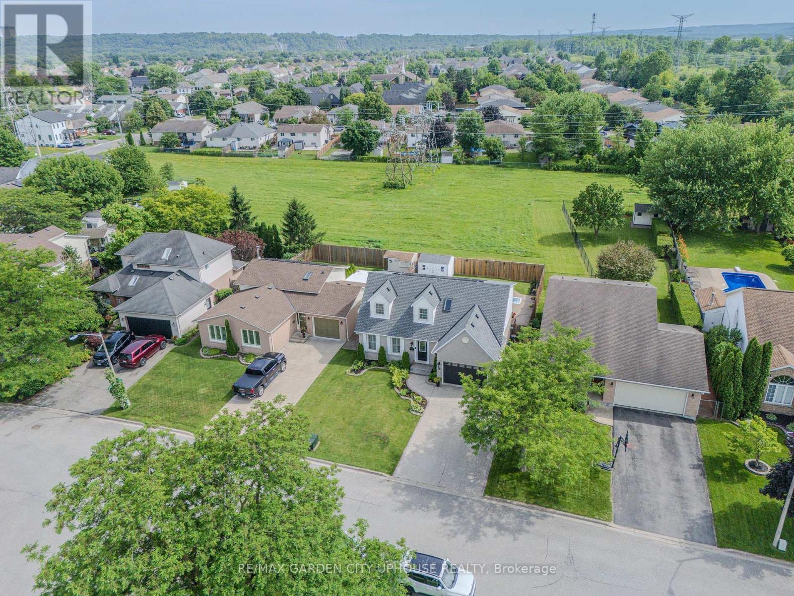 12 FOXHILL CRESCENT - 35