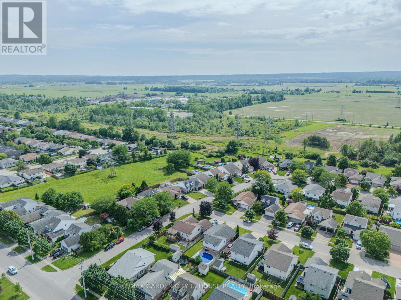 12 FOXHILL CRESCENT - 36