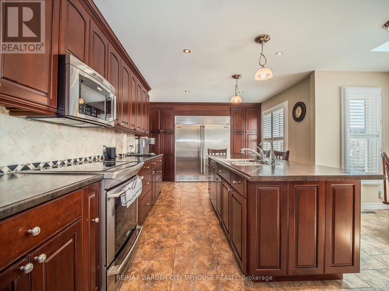 12 FOXHILL CRESCENT - 9
