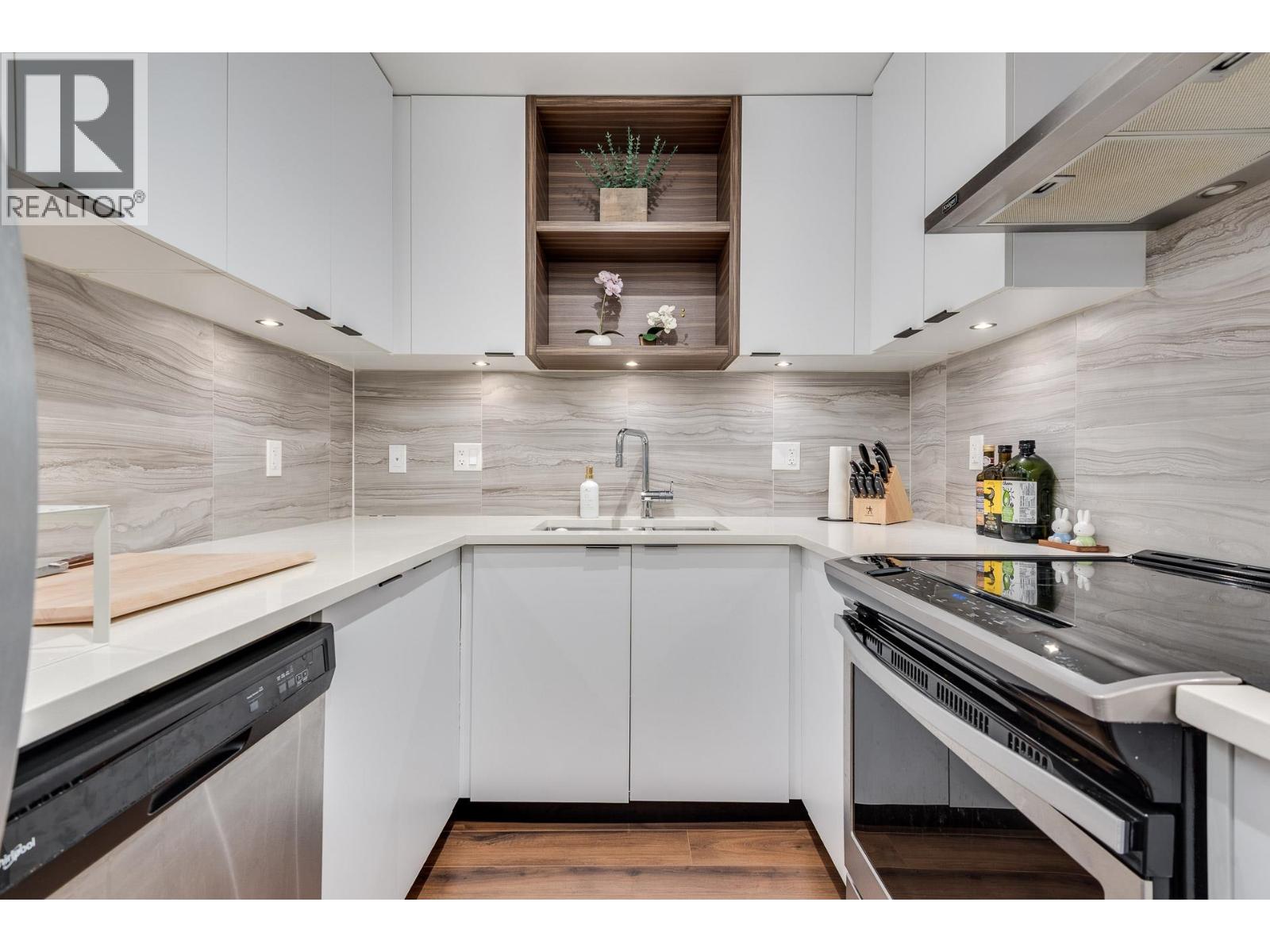 123 5355 LANE STREET, Burnaby