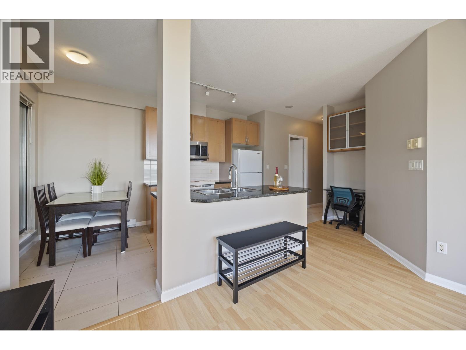 605 6833 STATION HILL DRIVE, Burnaby