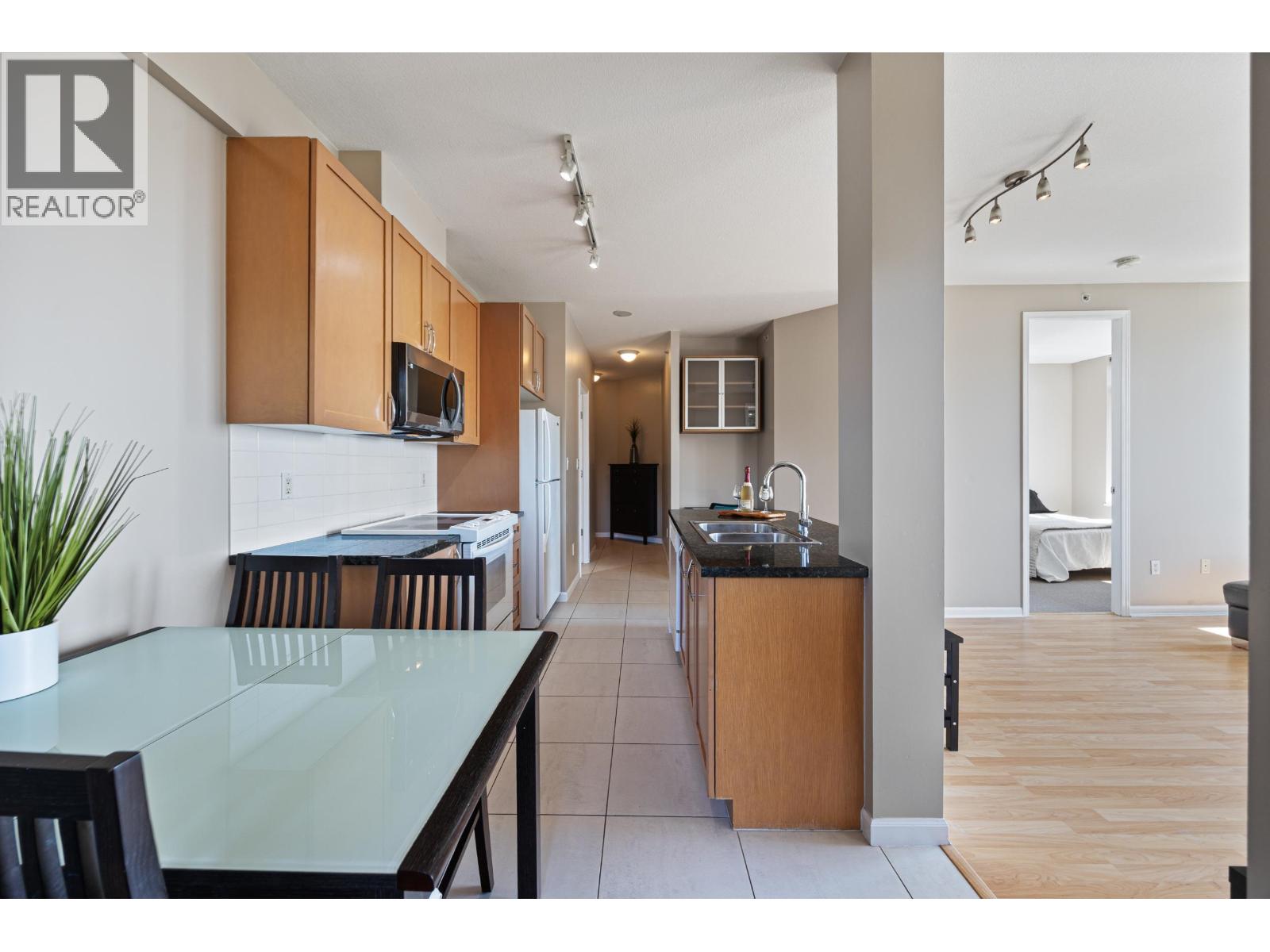 605 6833 STATION HILL DRIVE, Burnaby