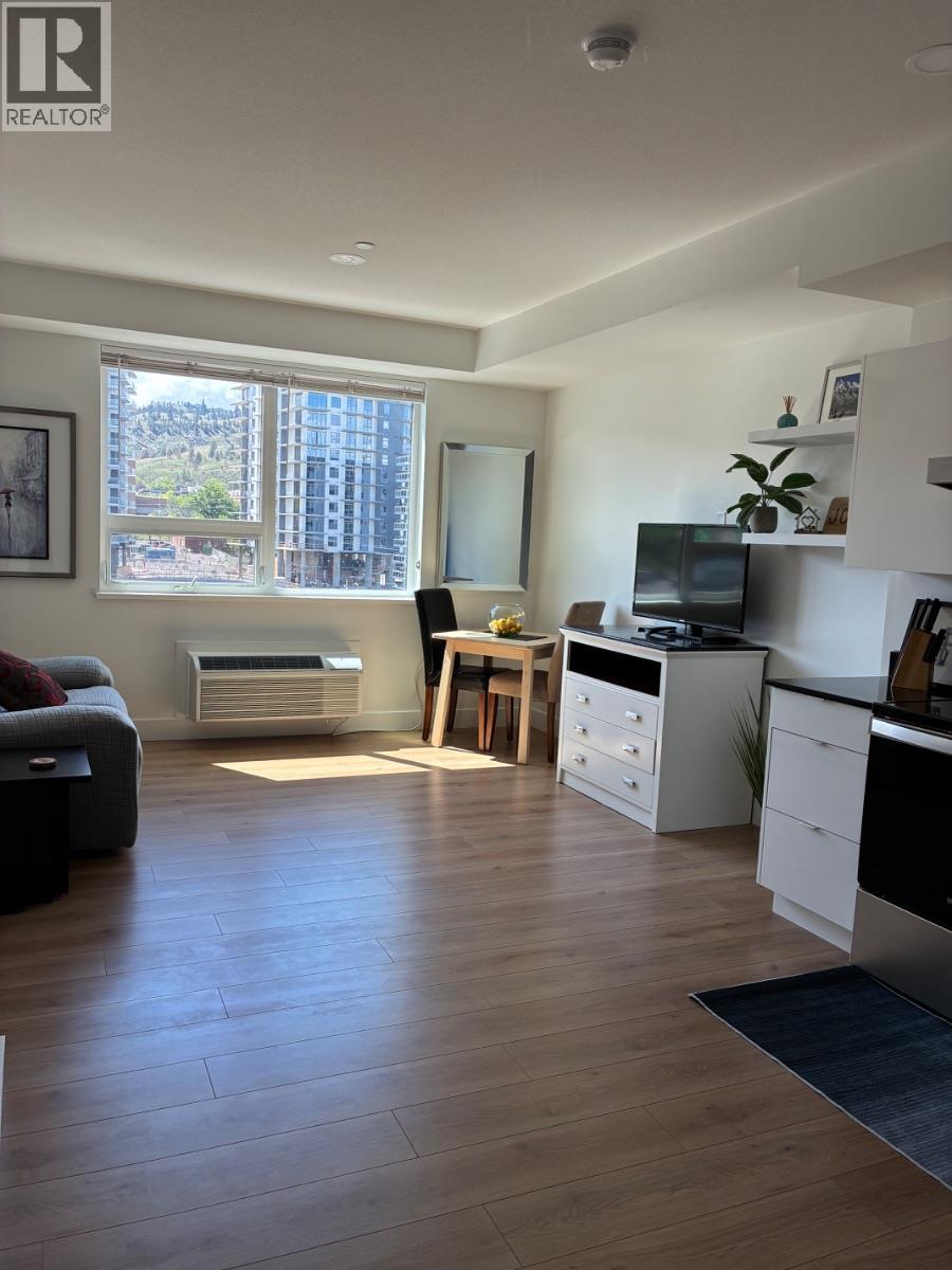 #604 444 St Paul Street - 1