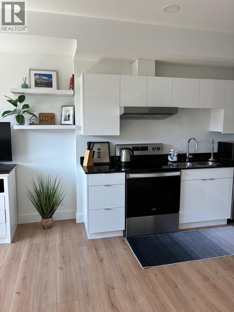 #604 444 St Paul Street - 6
