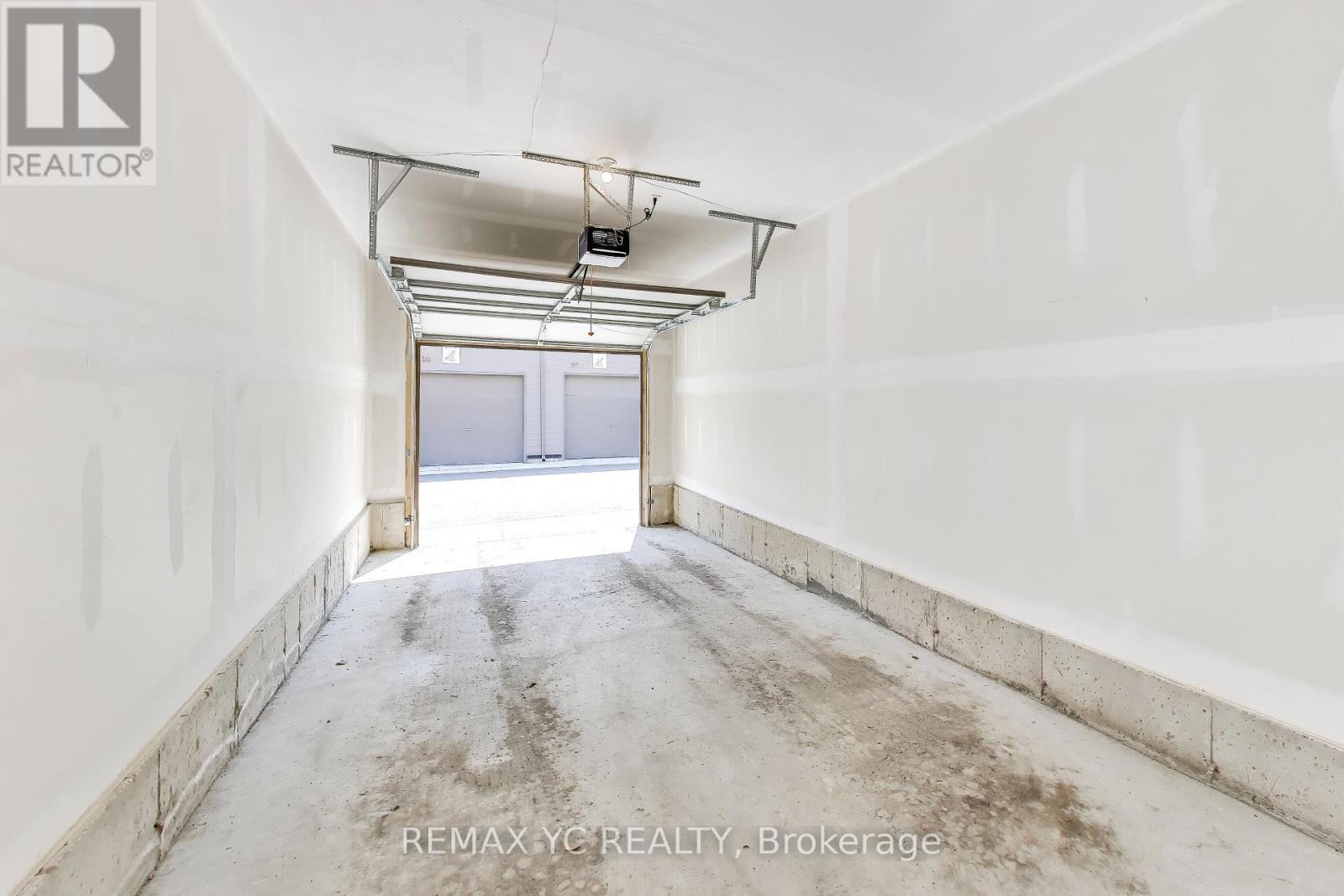 18 DEEP ROOTS TERRACE - 34