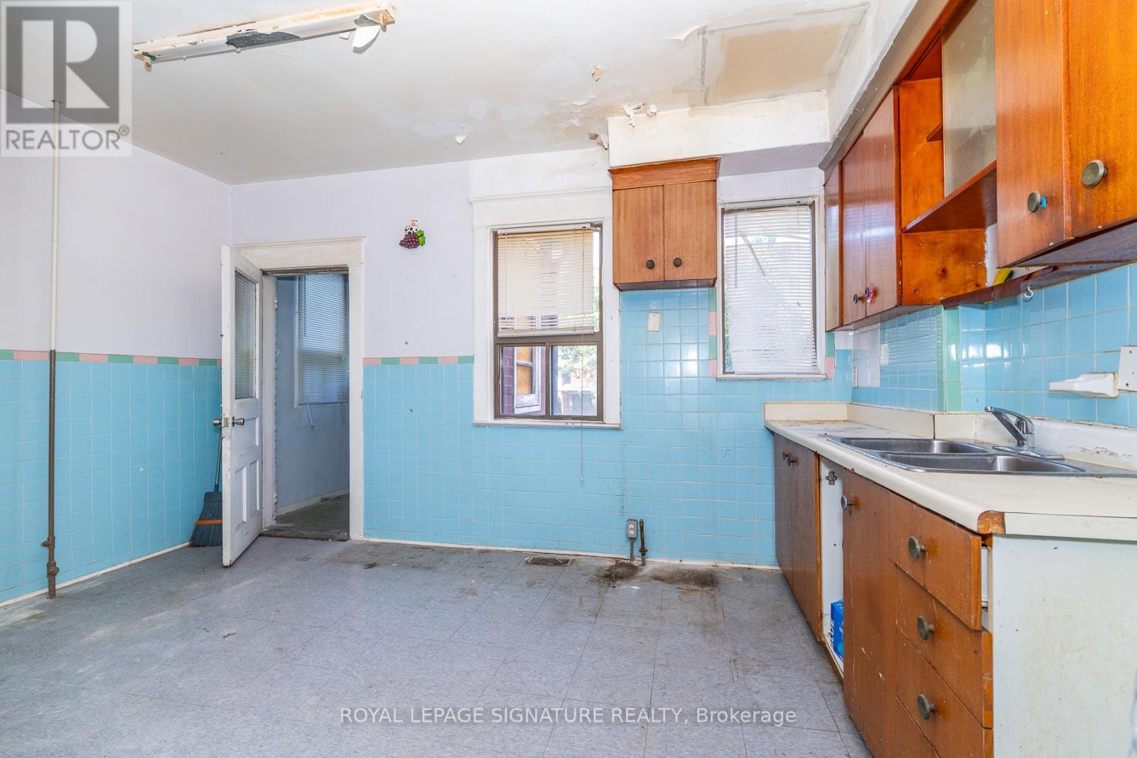 290 MARGUERETTA STREET - 11